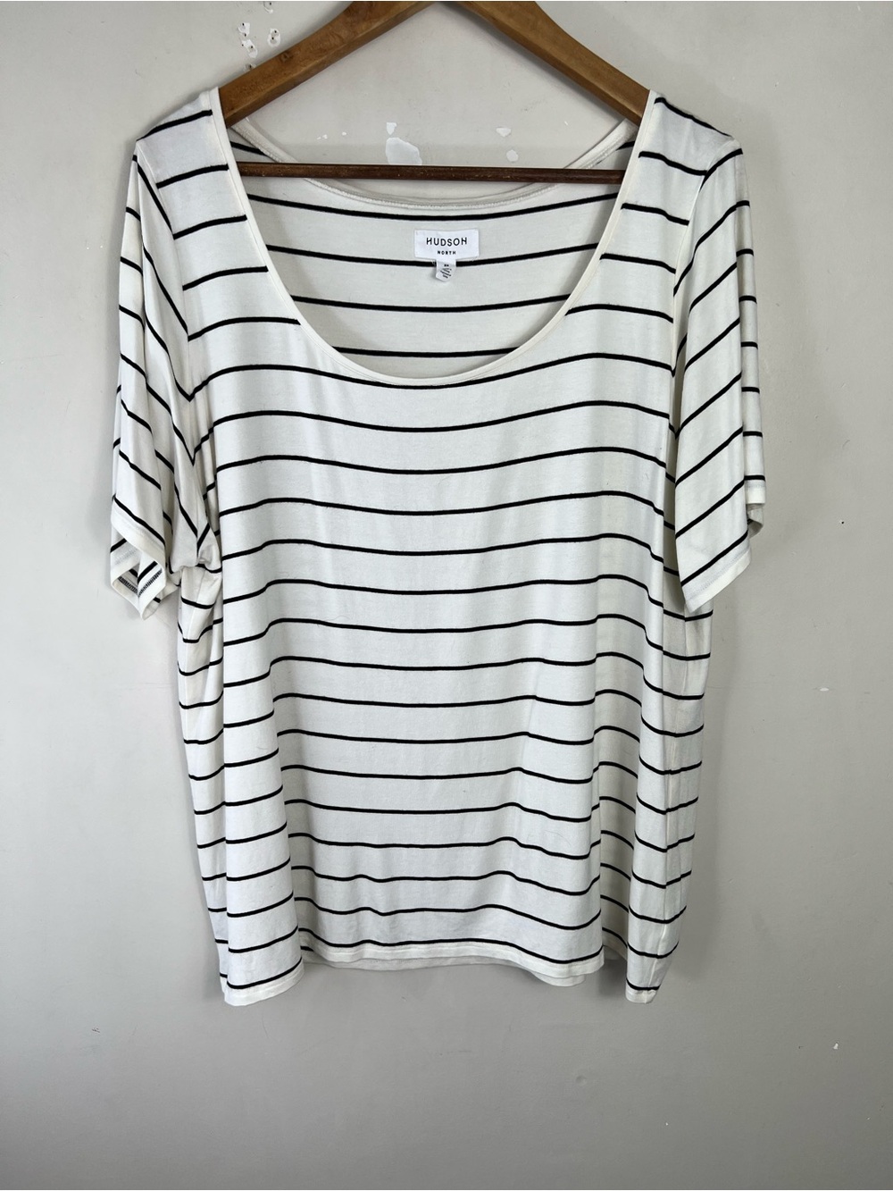 Hudson North Size 2X Scoop Neck Short Sleeve Relaxed Fit Top Ivory/Black T-Shirt